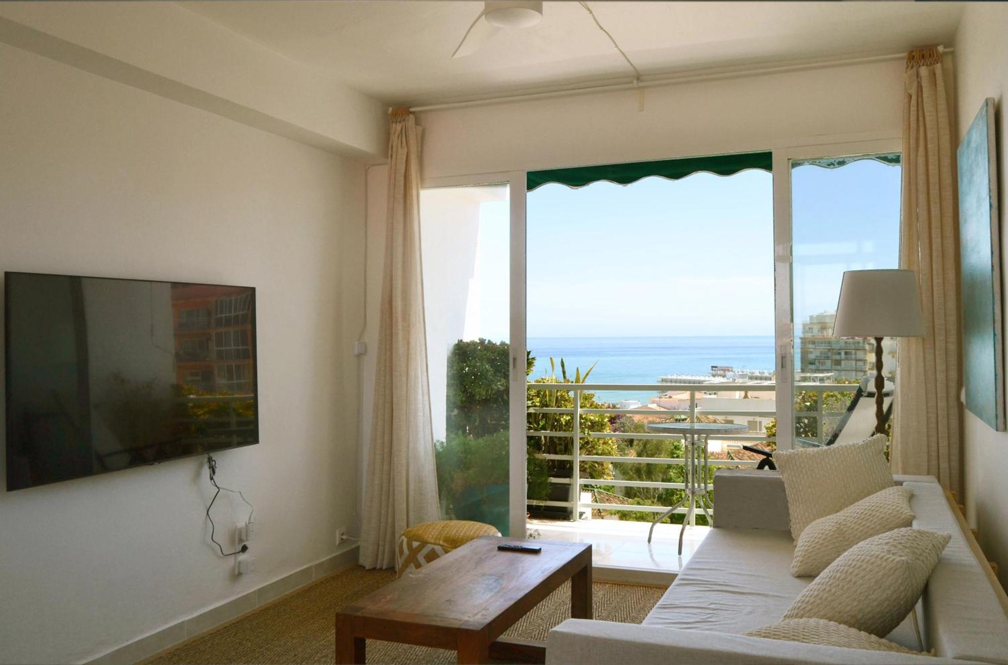 Light-Filled Apartment With Sea Views Torremolinos Eksteriør bilde